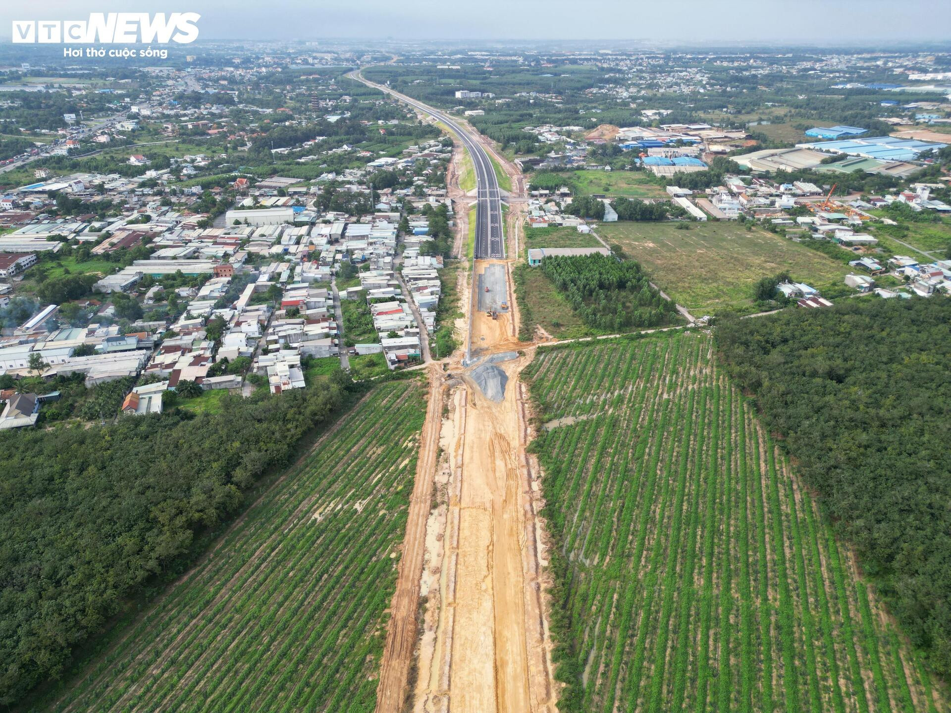 Cận kề ngày thông xe, cao tốc Biên Hòa - Vũng Tàu qua Đồng Nai hiện ra sao? - Ảnh 1