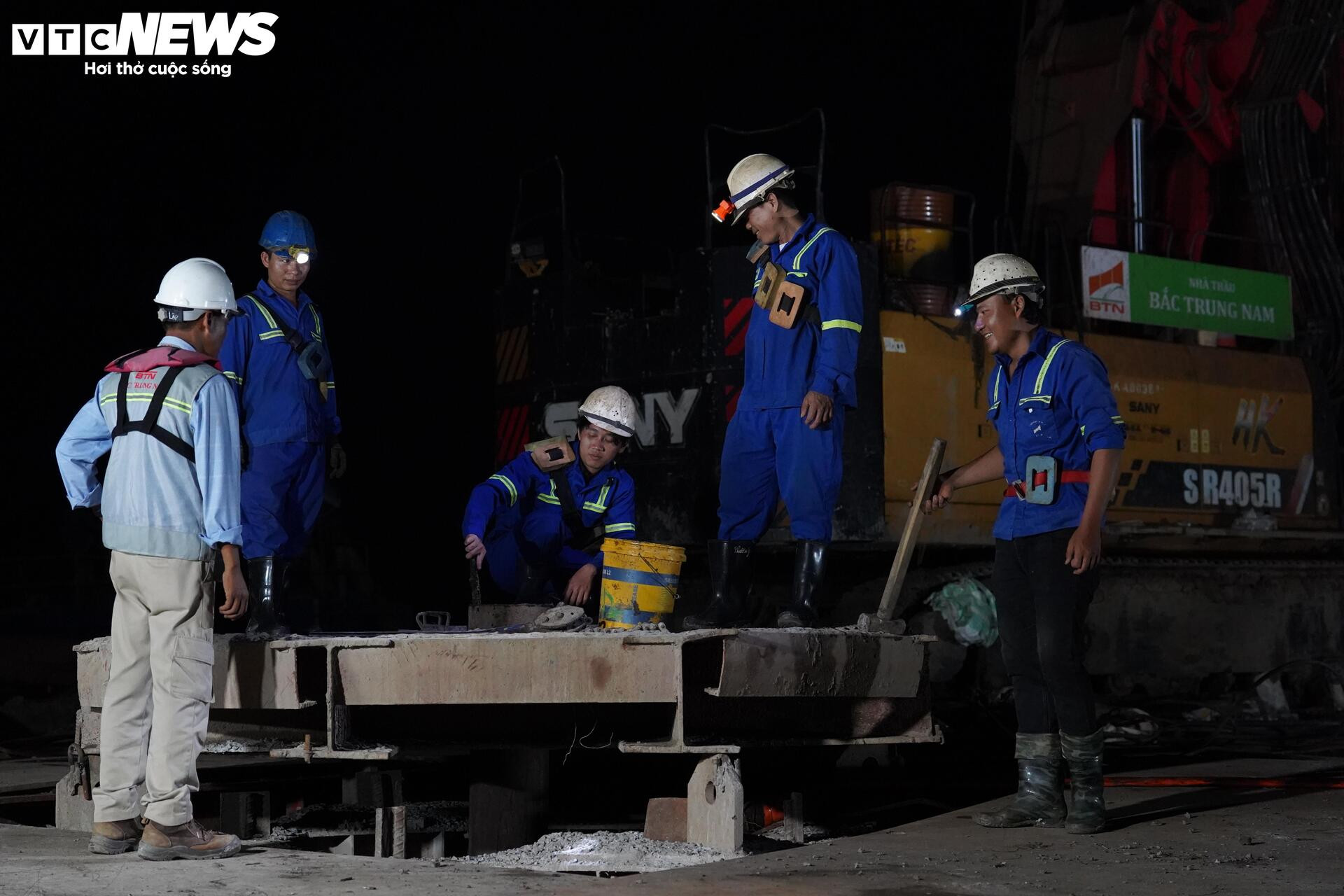 Xuyên đêm thi công cầu nối Cần Thơ - Vĩnh Long - Ảnh 1