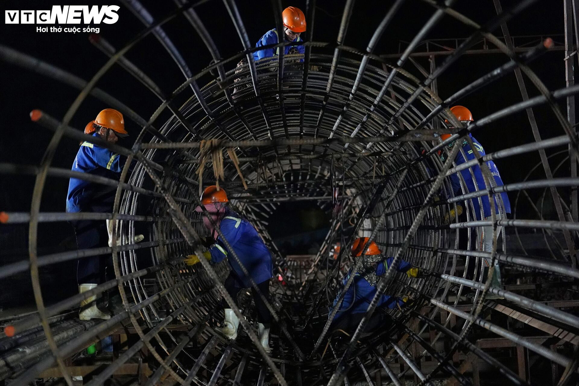 Xuyên đêm thi công cầu nối Cần Thơ - Vĩnh Long - Ảnh 5