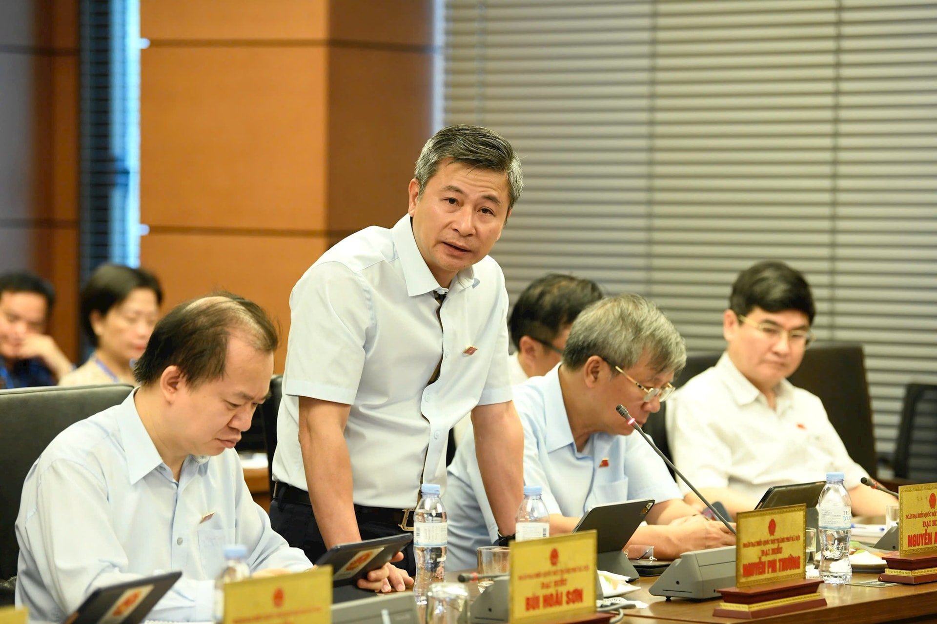 Đại biểu Quốc hội đề xuất quy định khu đô thị mới phải có trạm sạc xe điện - Ảnh 1