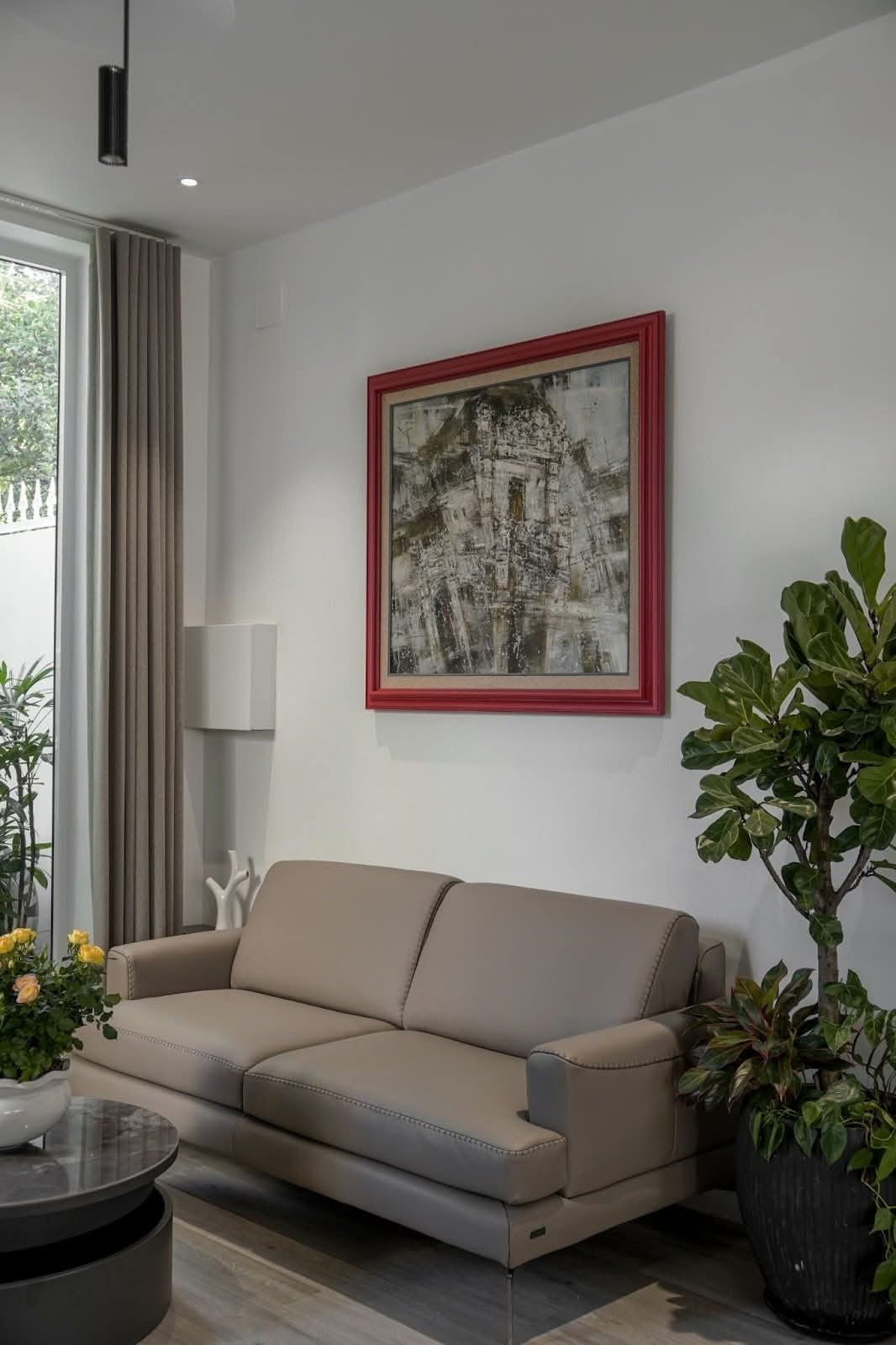 Nhà 3 tầng như villa nghỉ dưỡng giữa phố - Ảnh 3