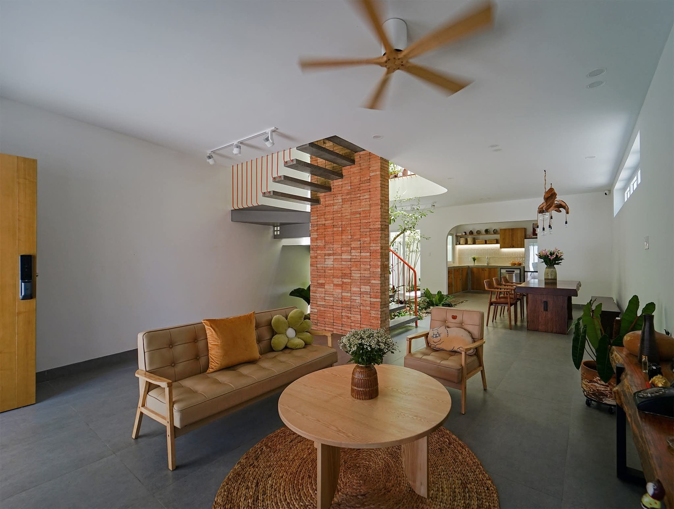 Nhà phố 2,5 tầng tràn ngập ánh sáng tự nhiên - Ảnh 11