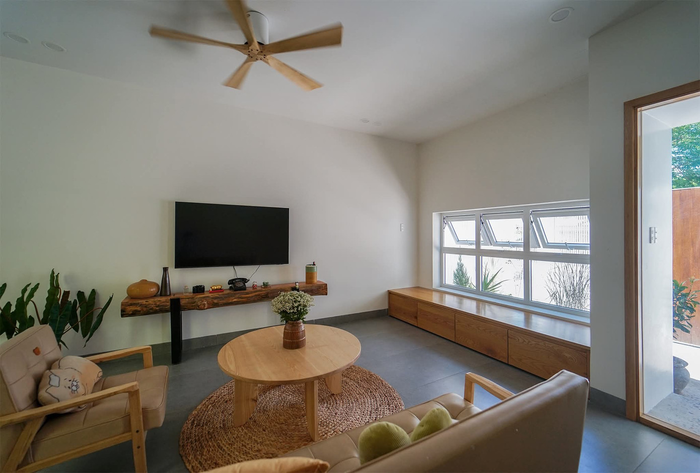 Nhà phố 2,5 tầng tràn ngập ánh sáng tự nhiên - Ảnh 10