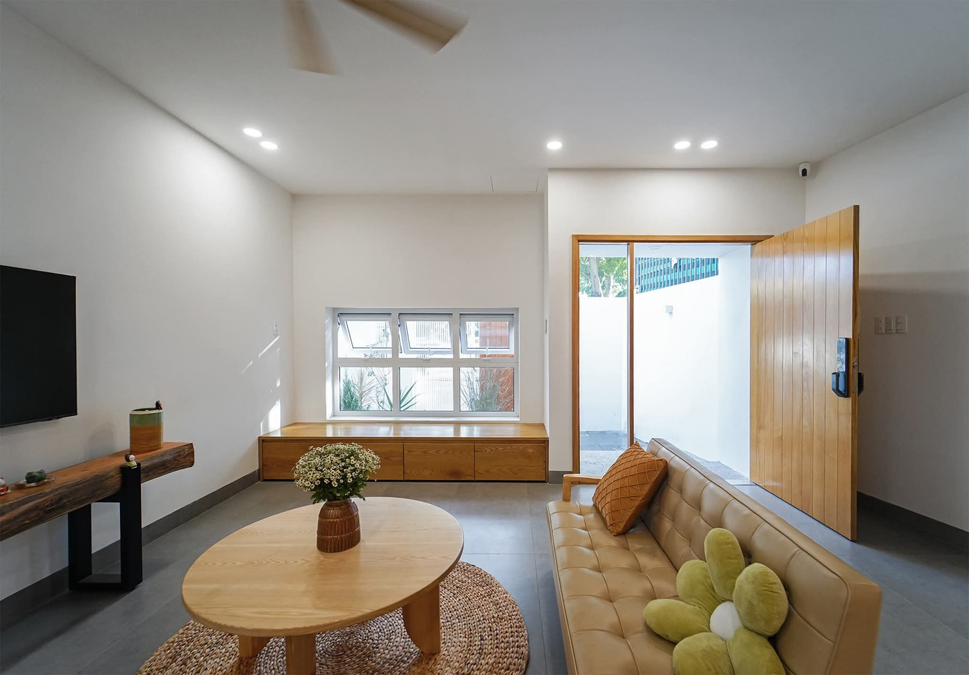 Nhà phố 2,5 tầng tràn ngập ánh sáng tự nhiên - Ảnh 9