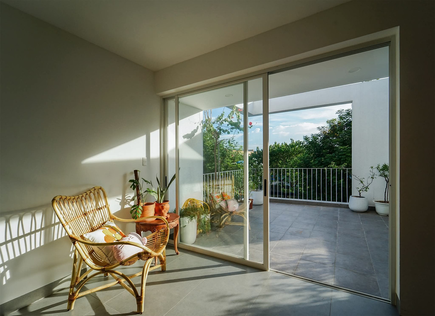 Nhà phố 2,5 tầng tràn ngập ánh sáng tự nhiên - Ảnh 13