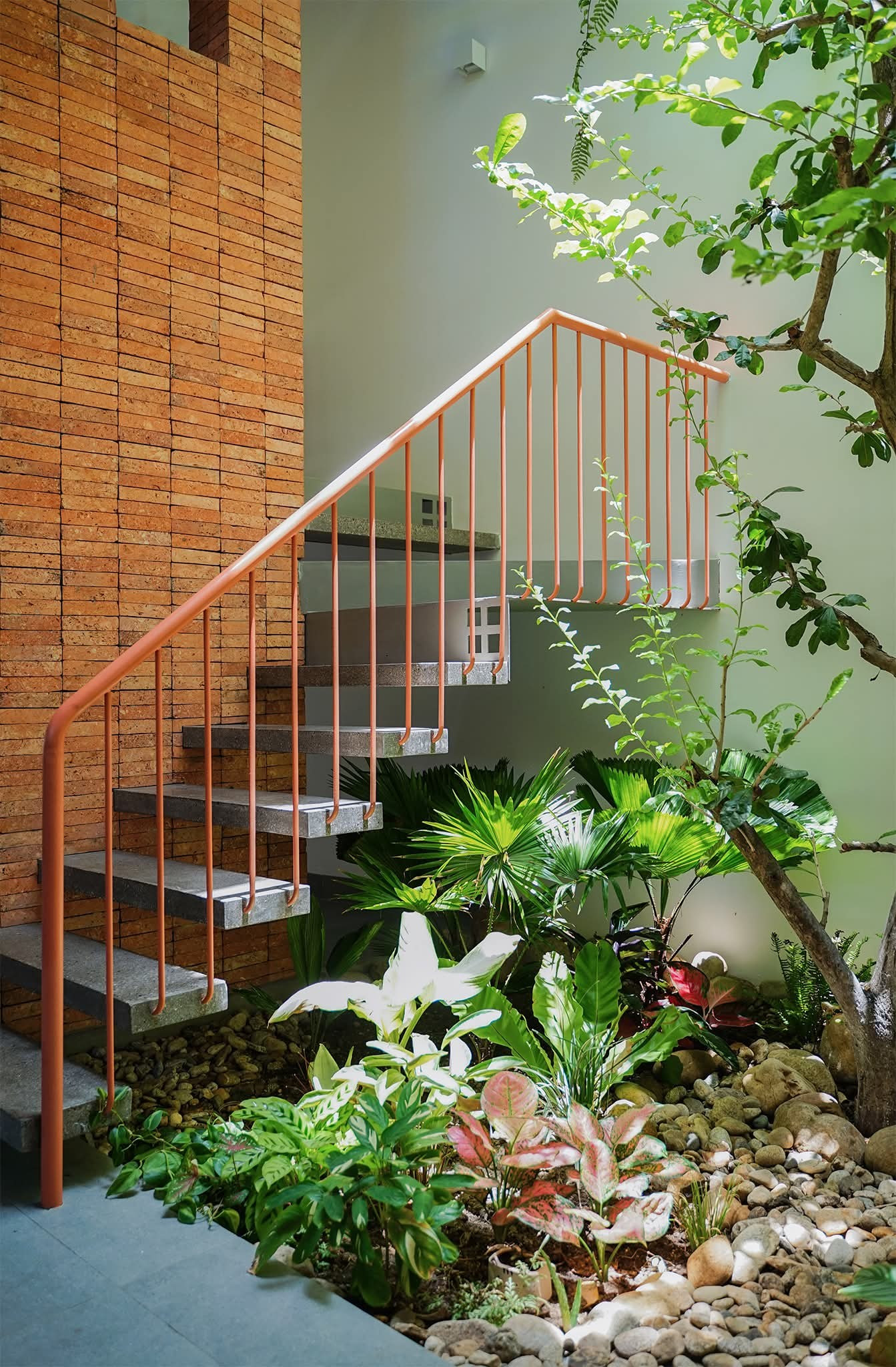 Nhà phố 2,5 tầng tràn ngập ánh sáng tự nhiên - Ảnh 8