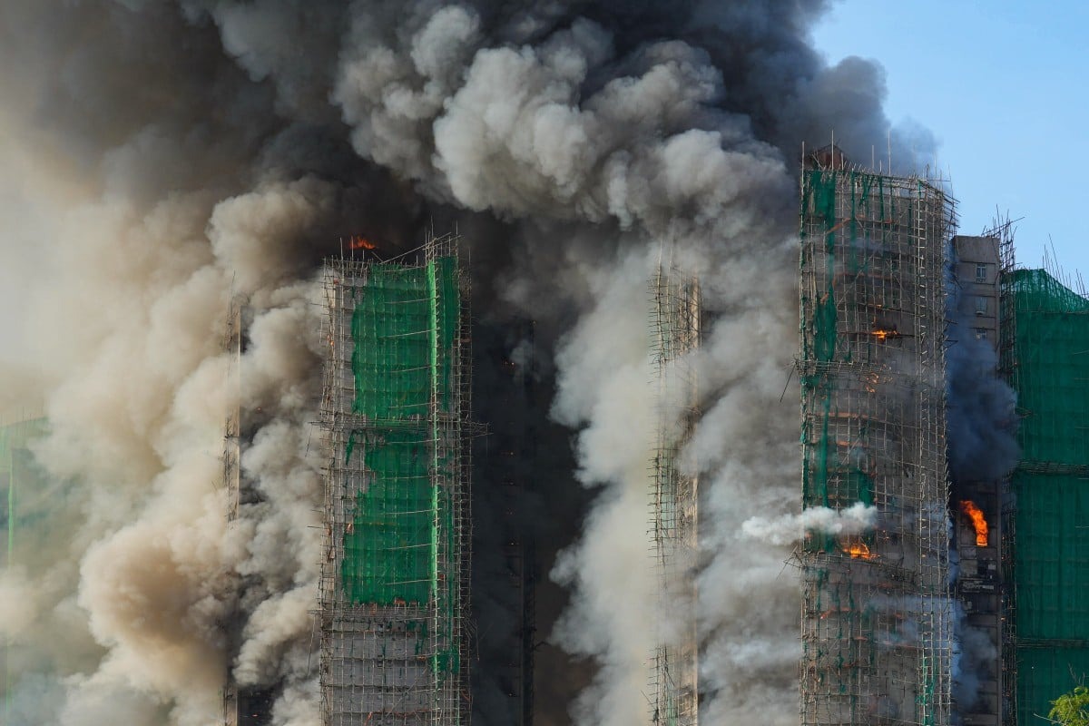 Cháy lớn ở Hồng Kông - Trung Quốc: Khói lửa bao trùm 8 tòa nhà, thương vong tăng nhanh - Ảnh 1