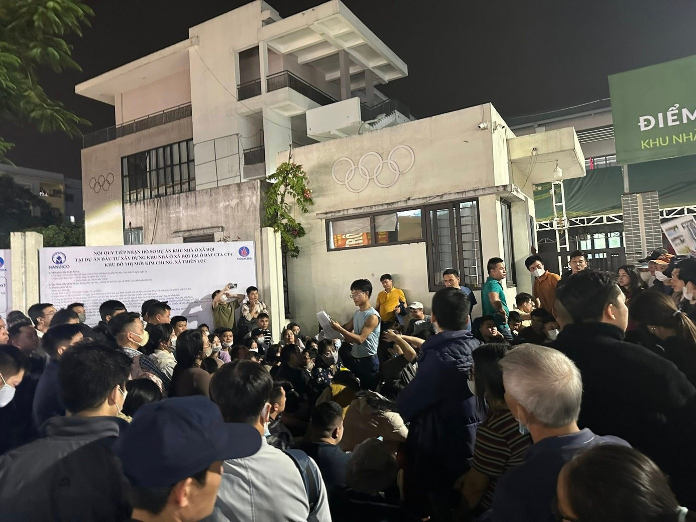 Bộ Xây dựng yêu cầu kéo dài thời gian tiếp nhận mua nhà xã hội nếu người nộp đông - Ảnh 1