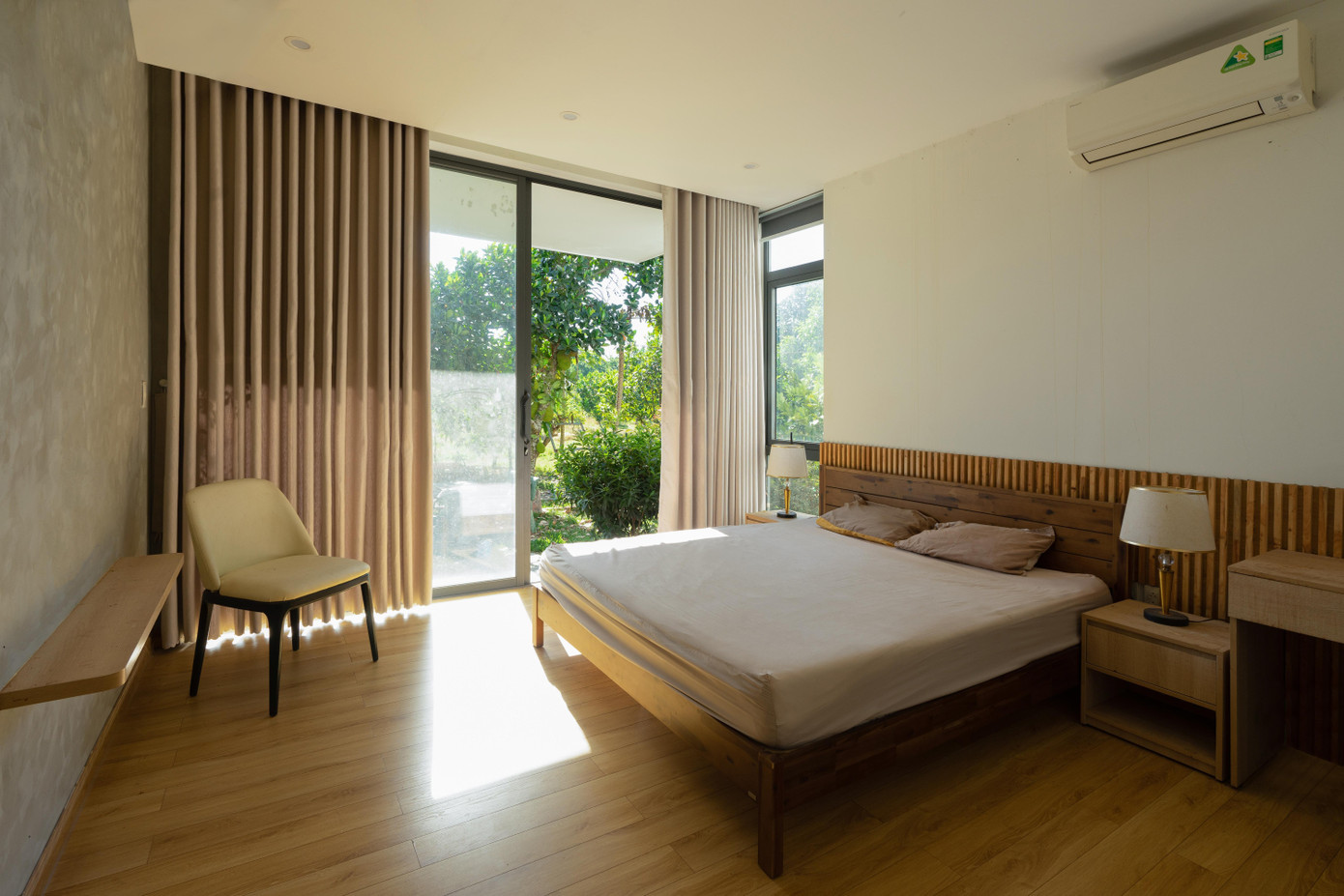 Nhà mái dốc 160m2 giữa cánh đồng lúa đẹp như tranh vẽ - Ảnh 15