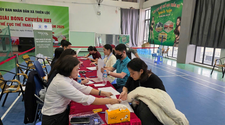 Hàng trăm khách thức đêm chờ mua NƠXH, chủ đầu tư bất ngờ đổi 'chiến thuật' - Ảnh 2