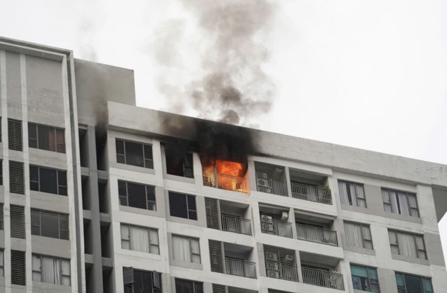 TPHCM: Sở Xây dựng lần thứ 3 yêu cầu báo cáo PCCC chung cư - Ảnh 1