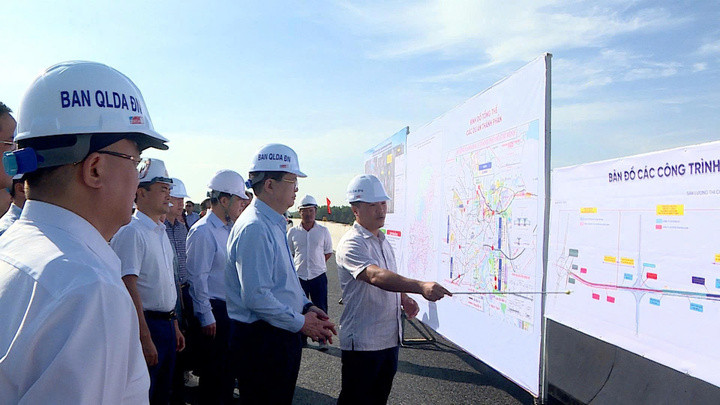 Phó Thủ tướng yêu cầu tranh thủ thời tiết, tăng ca đưa Vành đai 3 về đích 19/12 - Ảnh 1