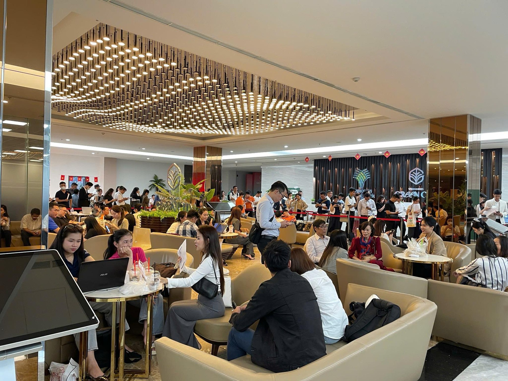 Chuyên gia lý giải hiện tượng khách xếp hàng giữ chỗ dự án Vinhomes Green Paradise - Ảnh 1