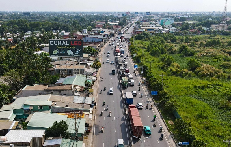 Thành phố giàu nhất Việt Nam sắp mở rộng gấp 3 lần tuyến quốc lộ dài nhất cả nước thành đại lộ 10 - 12 làn xe, khởi công vào năm sau - Ảnh 1