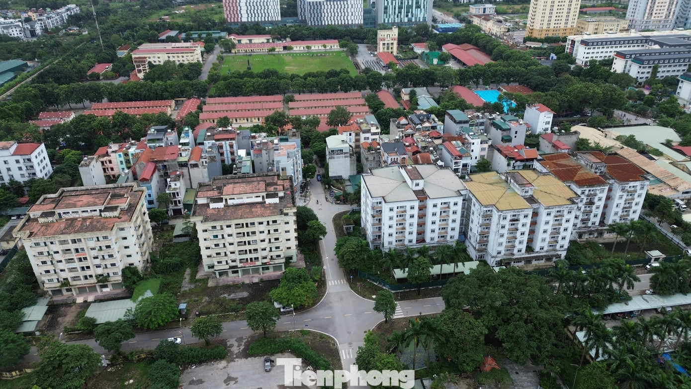 Cảnh lạnh lẽo, lãng phí khu 7 tòa nhà tái định cư bỏ hoang ở Hà Nội - Ảnh 1