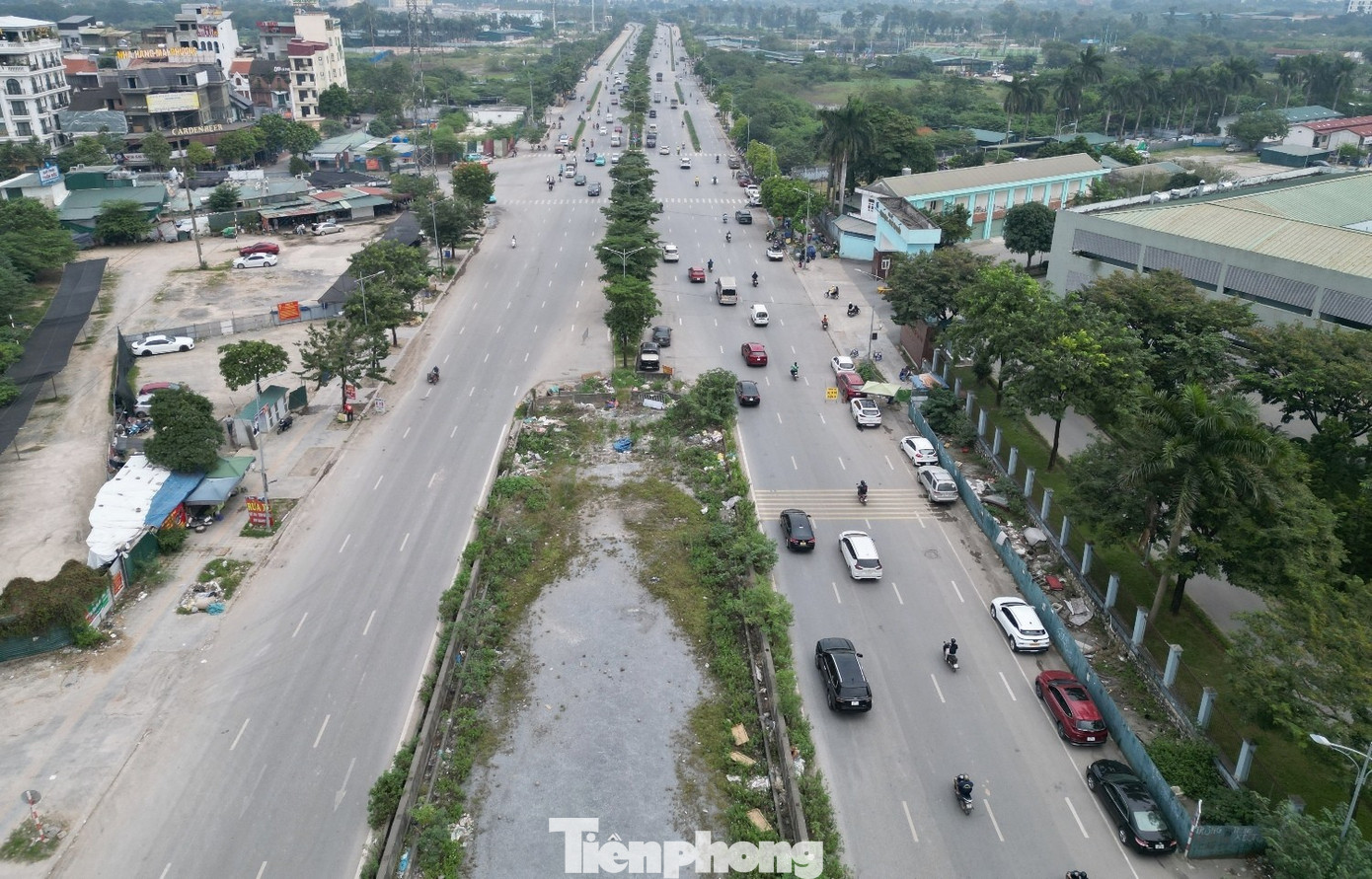 Nút giao ‘dị dạng’ ở Hà Nội lại vỡ tiến độ mặt bằng, giao thông ùn tắc - Ảnh 1