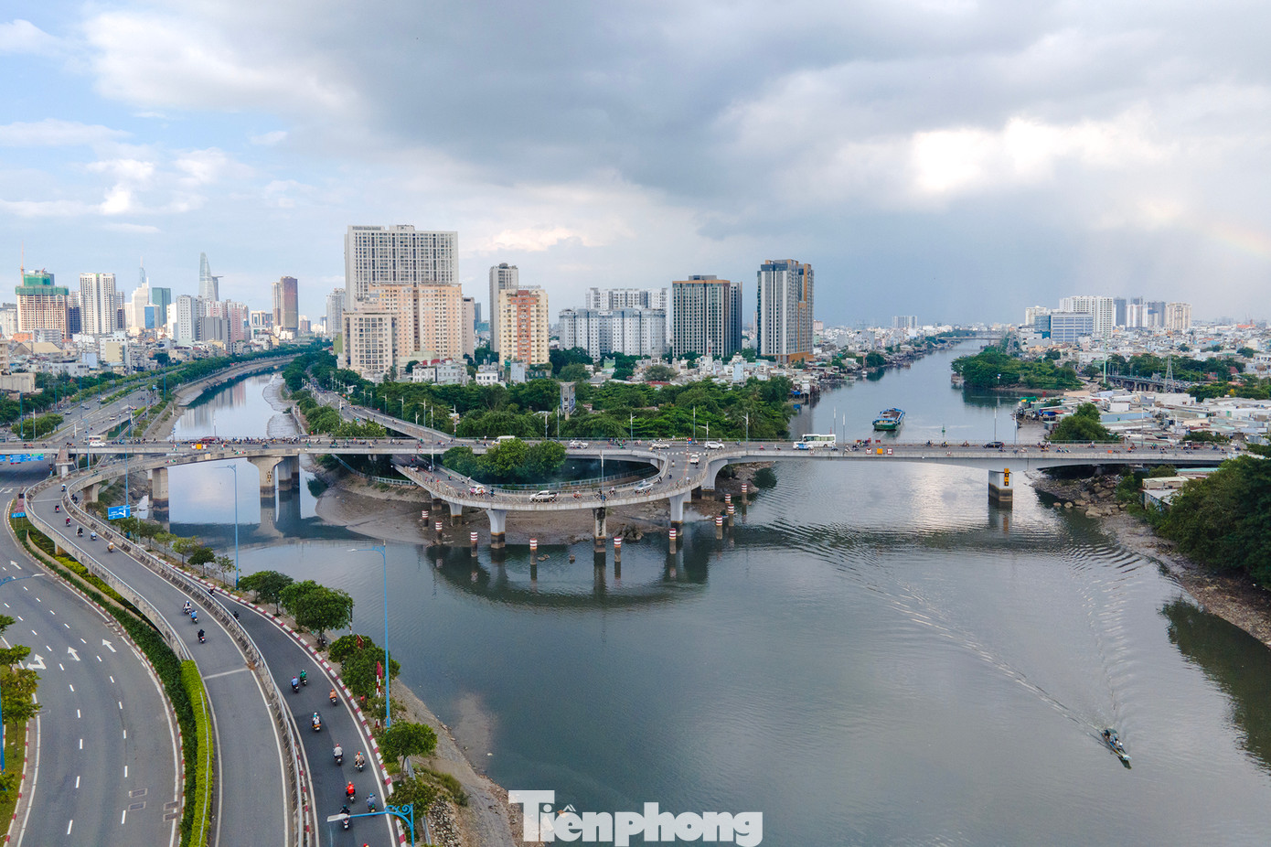 Người dân tháo dỡ nhà cửa, giao mặt bằng thi công cầu Nguyễn Khoái - Ảnh 19