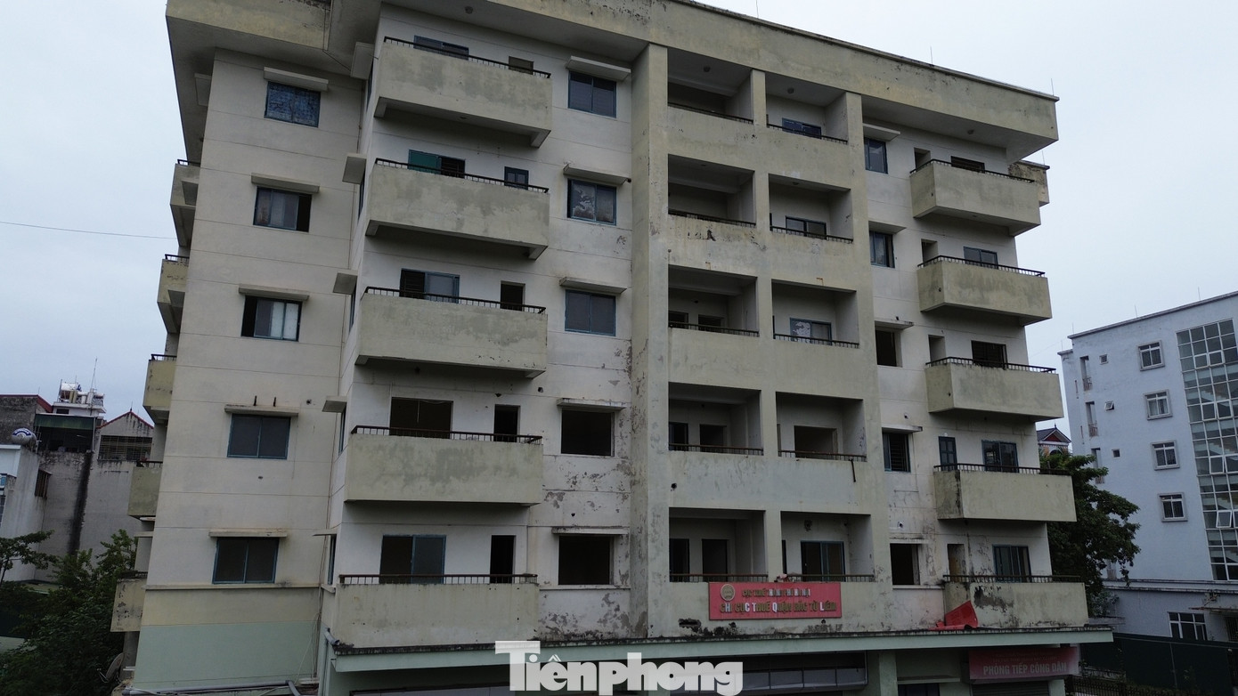 Cảnh lạnh lẽo, lãng phí khu 7 tòa nhà tái định cư bỏ hoang ở Hà Nội - Ảnh 3