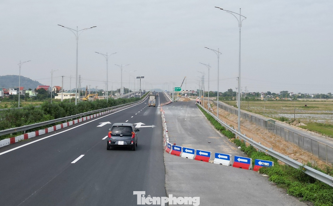 Toàn cảnh cầu vượt trên cao tốc Bắc - Nam qua Ninh Bình vừa thông xe - Ảnh 7