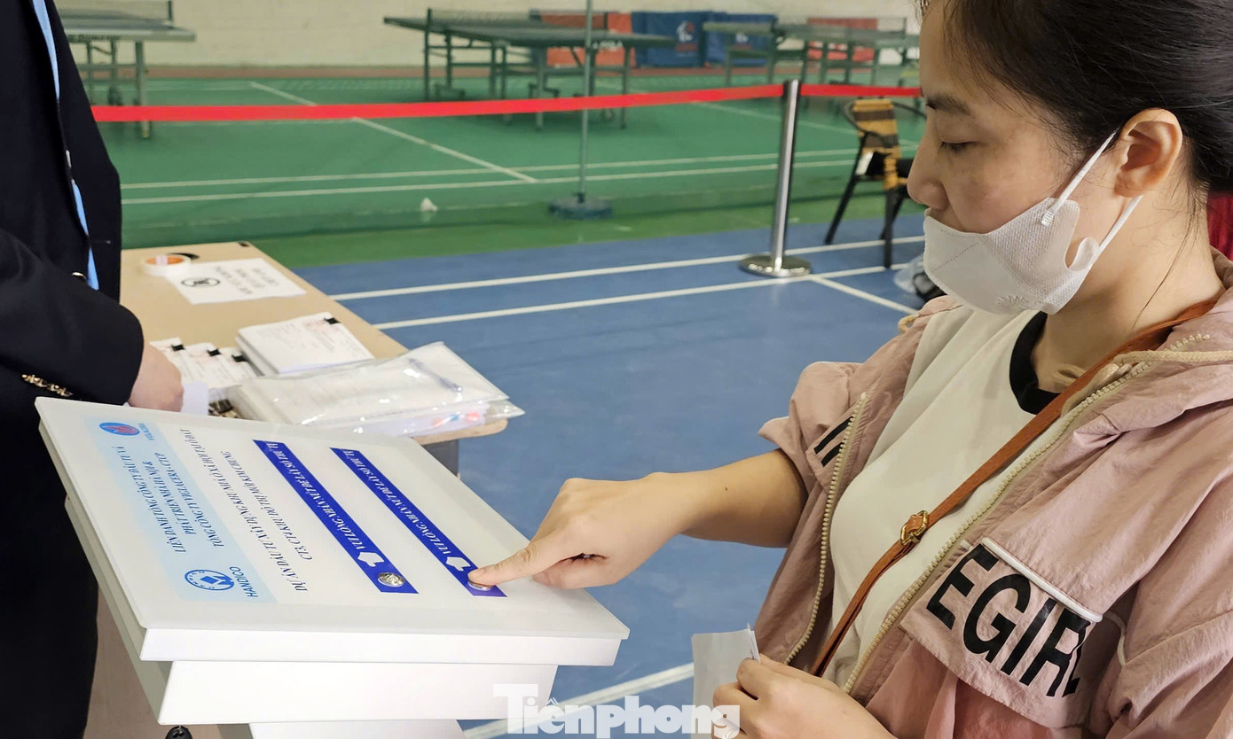 Cận cảnh quy trình bấm số, nhận hồ sơ nhà ở xã hội từ 900 triệu đồng/căn - Ảnh 6