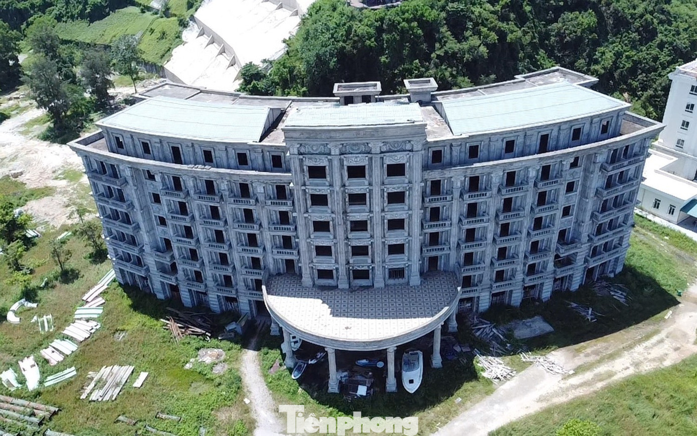 Sốt ruột hình ảnh khách sạn hạng sang 'đắp chiếu' ở Đồ Sơn - Ảnh 5