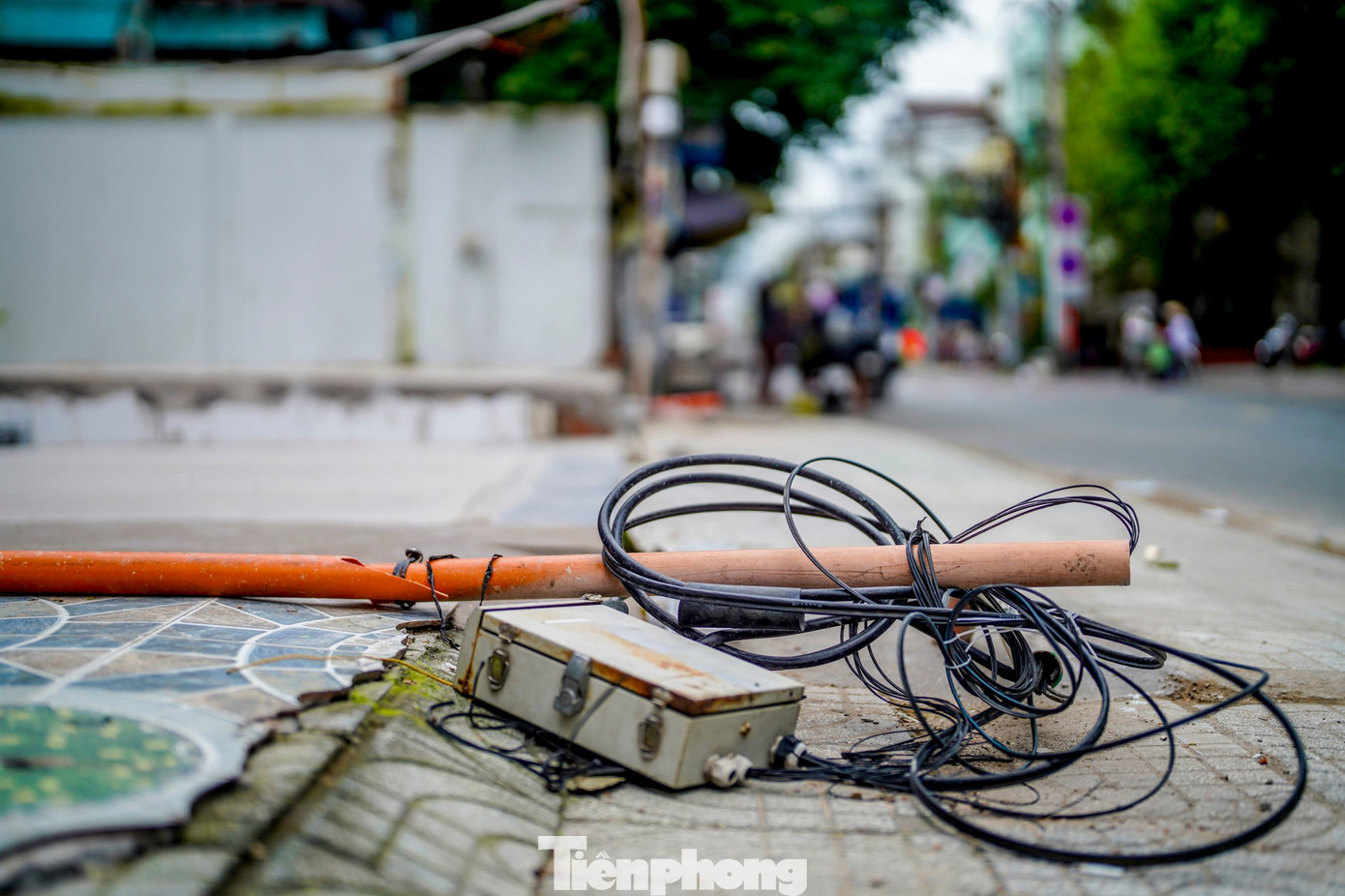 Người dân tháo dỡ nhà cửa, giao mặt bằng thi công cầu Nguyễn Khoái - Ảnh 8