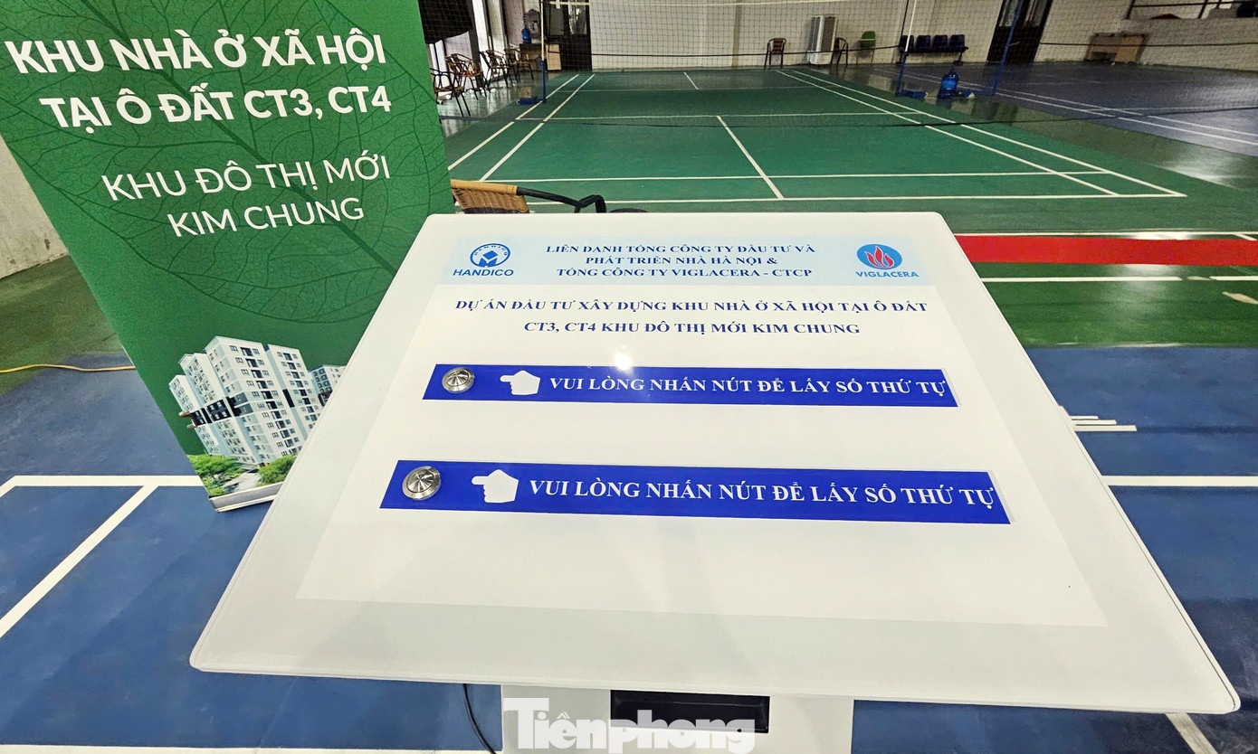 Hàng trăm người chen chân nộp hồ sơ dự án nhà ở xã hội CT3 Kim Chung, giá từ 900 triệu đồng/căn - Ảnh 6