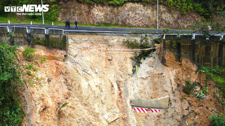 Đơn vị nào chịu trách nhiệm 'vá' vết nứt kéo dài trên đường đèo Prenn? - Ảnh 2