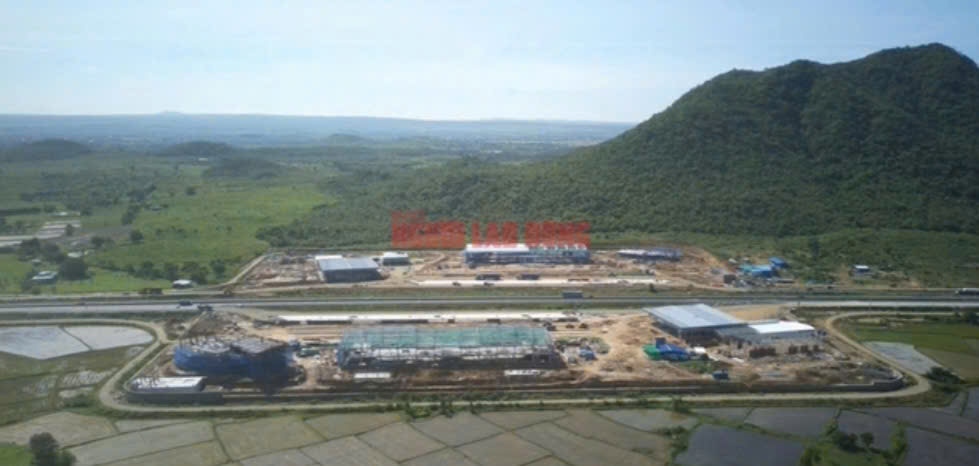 Hơn 9 ha chưa bàn giao, trạm dừng nghỉ trên tuyến cao tốc Vĩnh Hảo – Phan Thiết kéo dài tiến độ - Ảnh 1