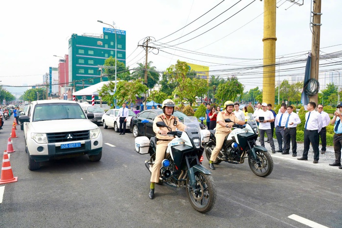 Hình ảnh cầu Bình Triệu 1 chính thức thông xe sáng nay - Ảnh 10