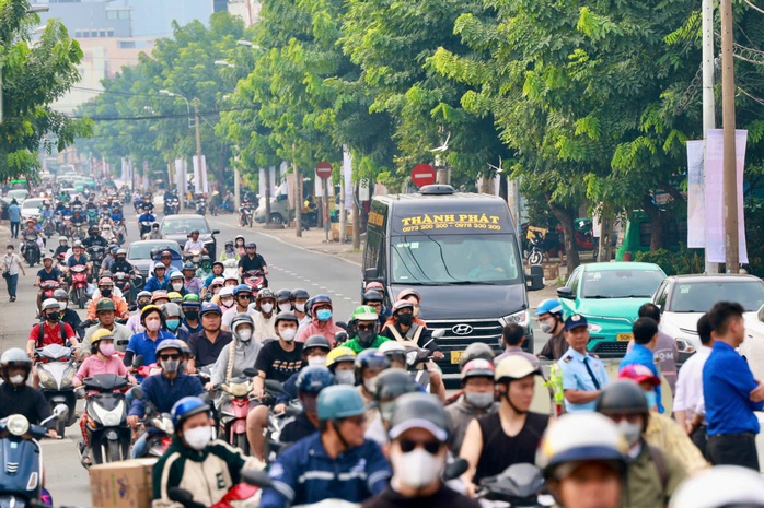 Hình ảnh cầu Bình Triệu 1 chính thức thông xe sáng nay - Ảnh 8