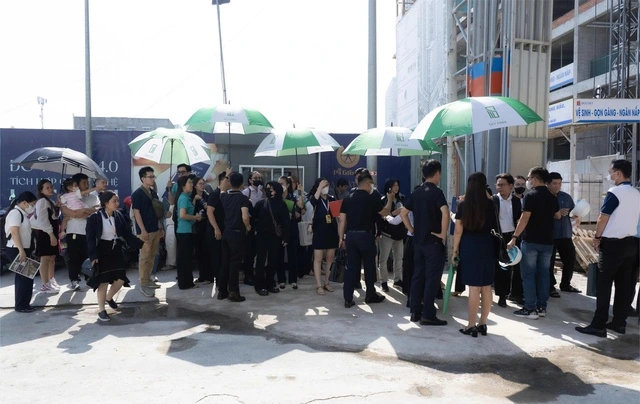 Hàng trăm khách hàng tham quan căn hộ thực tế Picity Sky Park - Ảnh 1