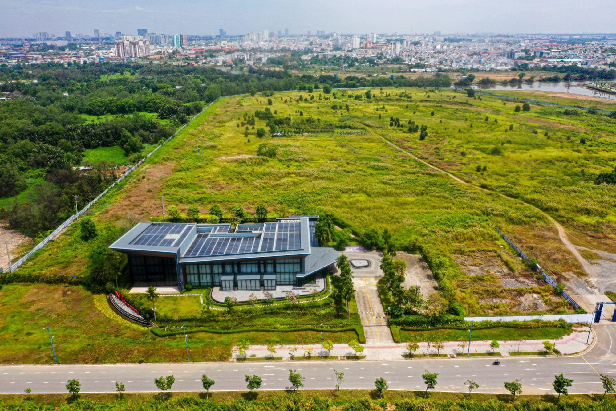 Cuộc đua siêu sân vận động: Vingroup xây sân có mái che lớn nhất thế giới, Sun Group làm sân 50.000 chỗ ngay cạnh trung tâm - Ảnh 11