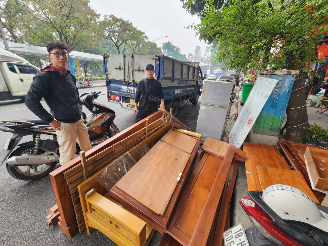 Bắt đầu phá dỡ các công trình để phục vụ dự án quanh hồ Hoàn Kiếm - Ảnh 2