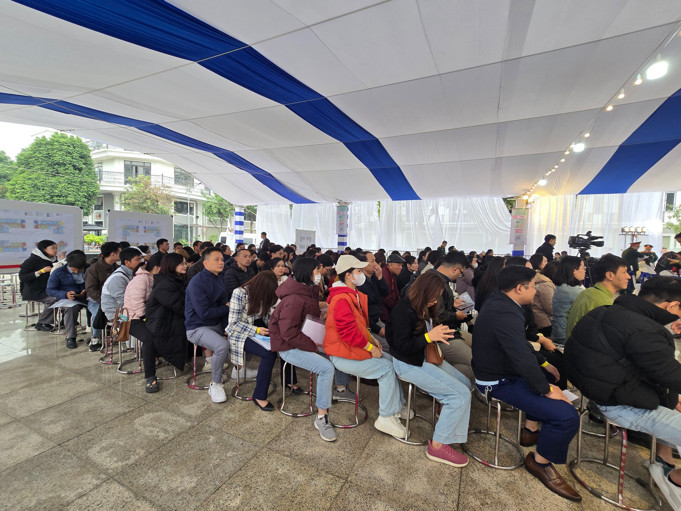 Hà Nội: Gần 1.000 khách hàng bốc thăm mua nhà ở xã hội Uy Nỗ - Ảnh 4