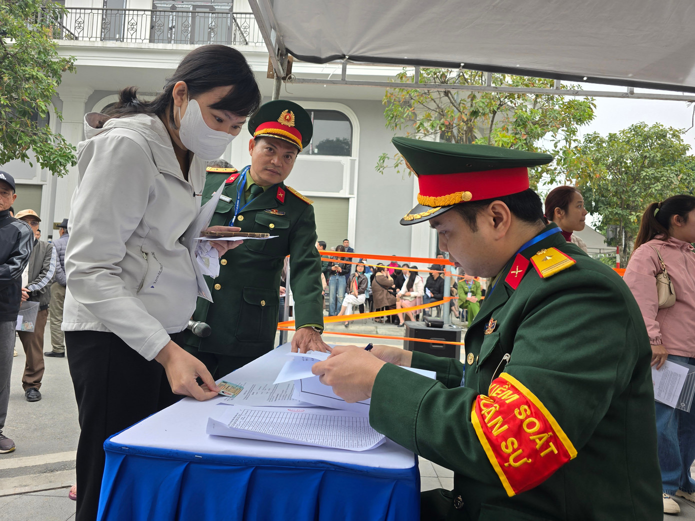 Hà Nội: Gần 1.000 khách hàng bốc thăm mua nhà ở xã hội Uy Nỗ - Ảnh 5