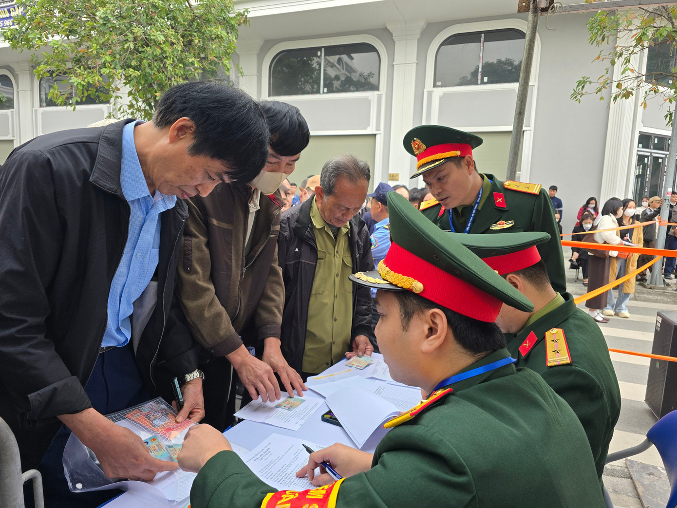 Hà Nội: Gần 1.000 khách hàng bốc thăm mua nhà ở xã hội Uy Nỗ - Ảnh 15