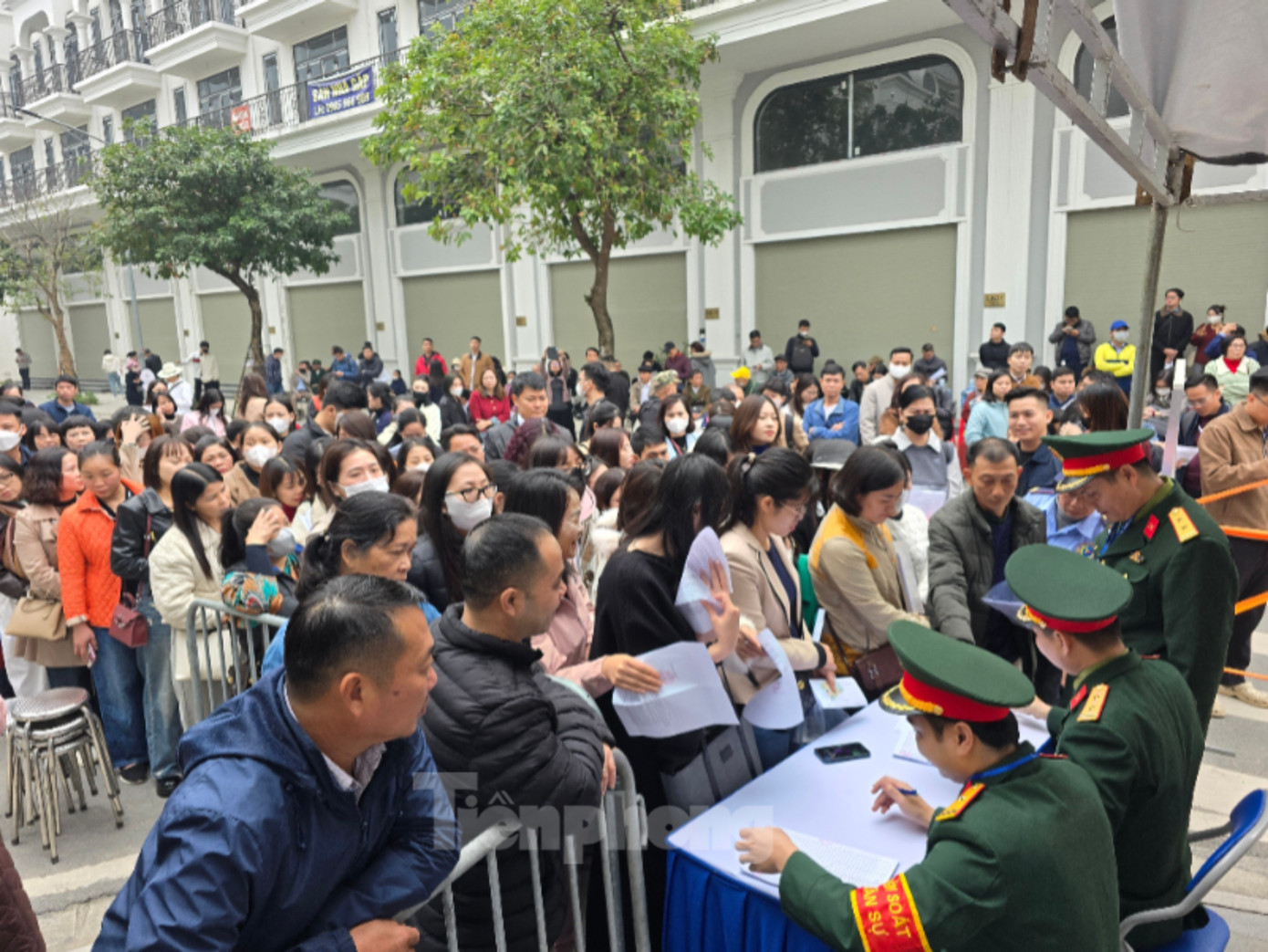 Hà Nội: Gần 1.000 khách hàng bốc thăm mua nhà ở xã hội Uy Nỗ - Ảnh 1