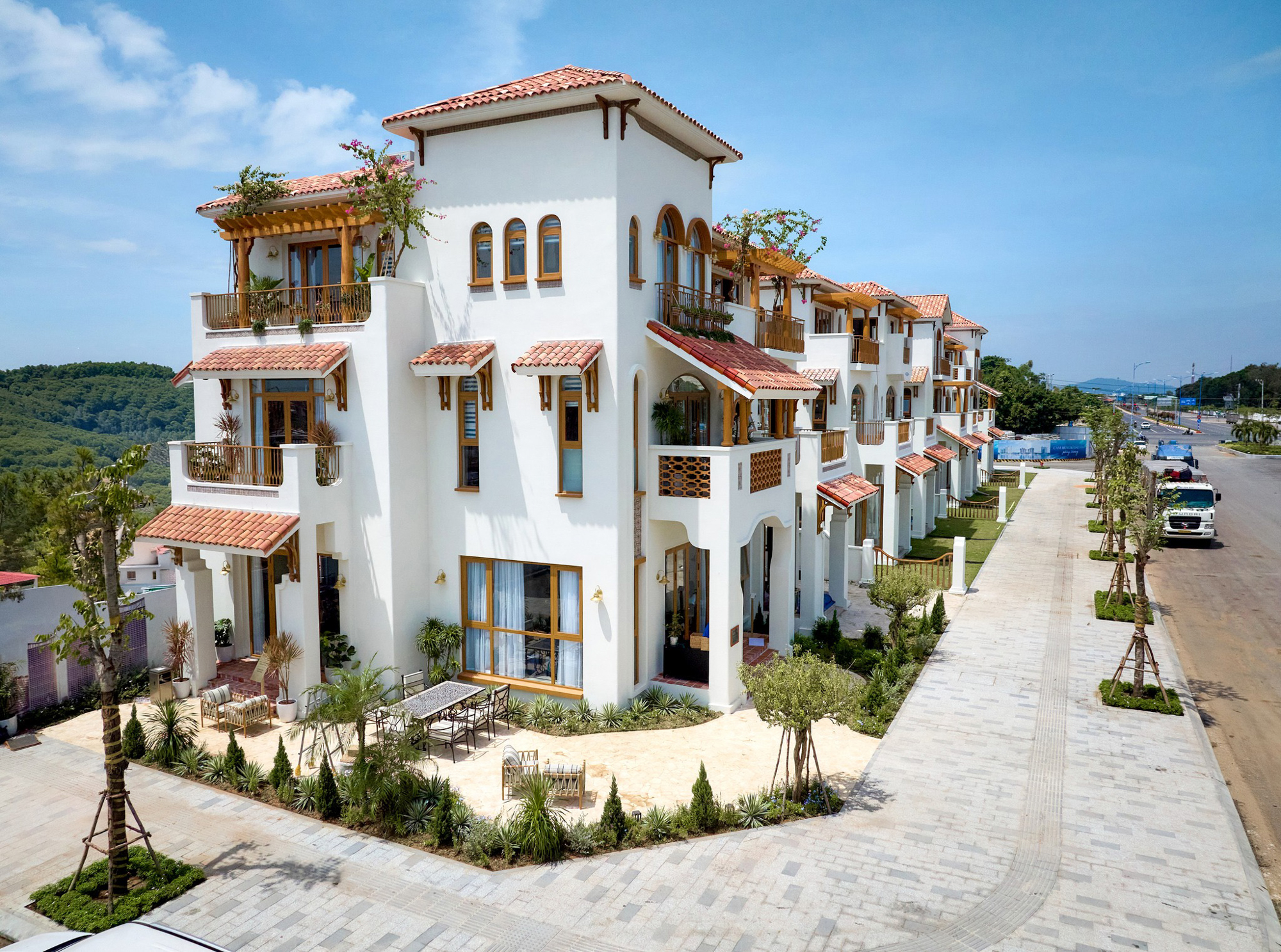 Tiến độ gây sốc tại đại đô thị lớn nhất của Sun Group ở Vũng Tàu: Hơn 4.000 công nhân xây dựng, công viên nước lớn nhất miền Nam sắp mở, giá nhà phố vượt 200 triệu đồng/m2 - Ảnh 11