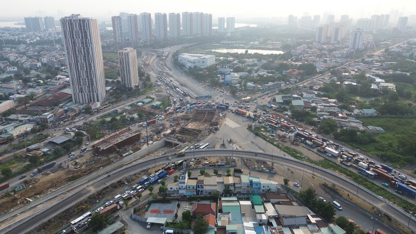 Nút giao An Phú, cửa ngõ phía Đông TPHCM... đông nghẹt trước kỳ nghỉ Tết Dương lịch - Ảnh 1