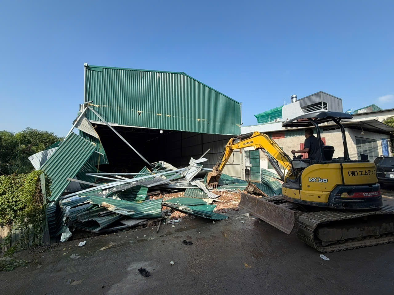 Phường rộng nhất Hà Nội ‘xoay như chong chóng’ với vi phạm xây dựng: Cũ chưa dỡ, mới đã mọc - Ảnh 3