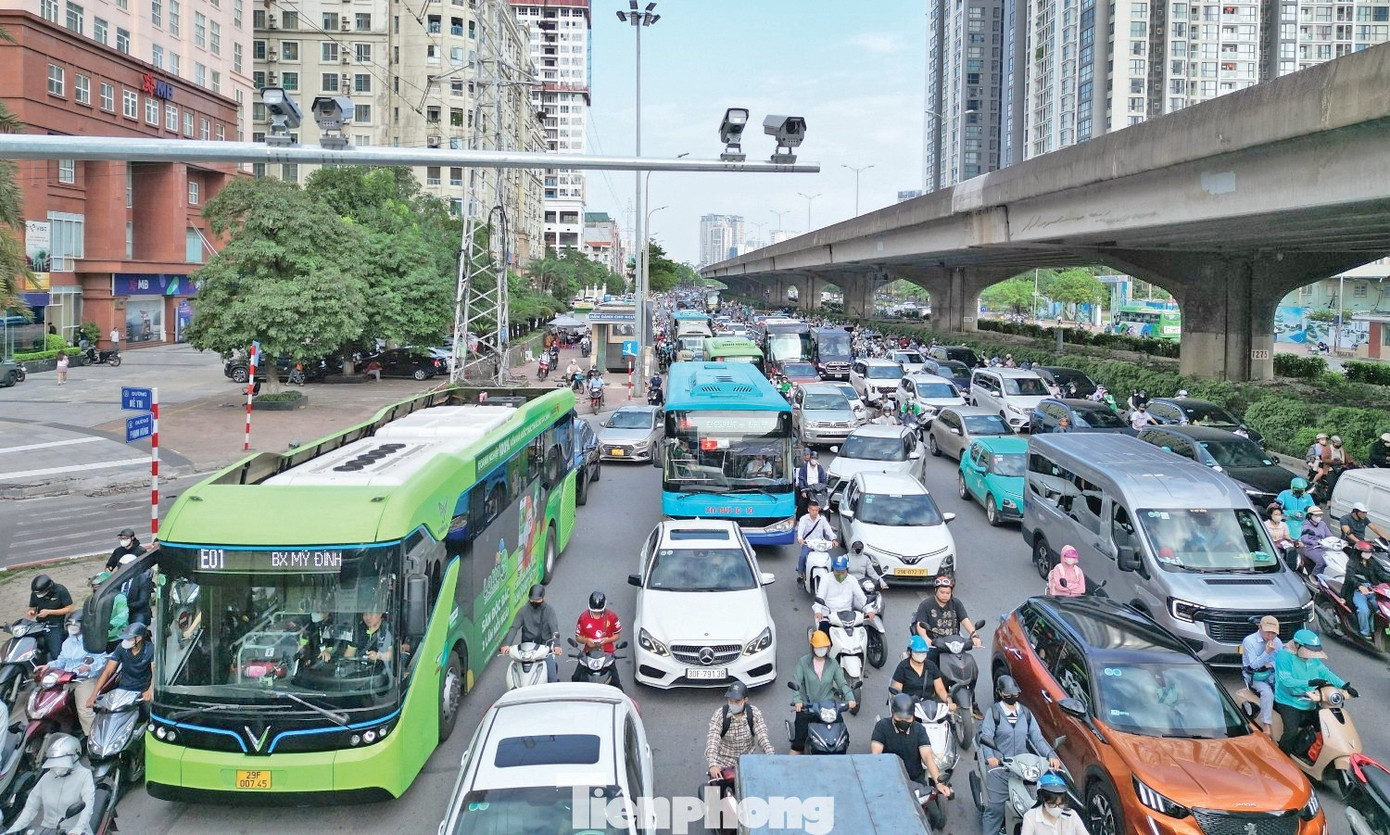 Thành phố Hà Nội quyết liệt giảm ô nhiễm không khí: Di dời cơ sở sản xuất công nghiệp - Ảnh 1