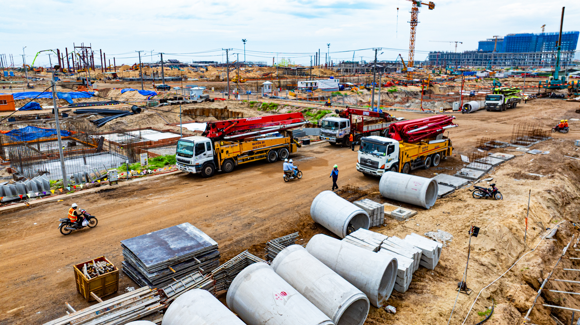 Tiến độ gây sốc tại đại đô thị lớn nhất của Sun Group ở Vũng Tàu: Hơn 4.000 công nhân xây dựng, công viên nước lớn nhất miền Nam sắp mở, giá nhà phố vượt 200 triệu đồng/m2 - Ảnh 8