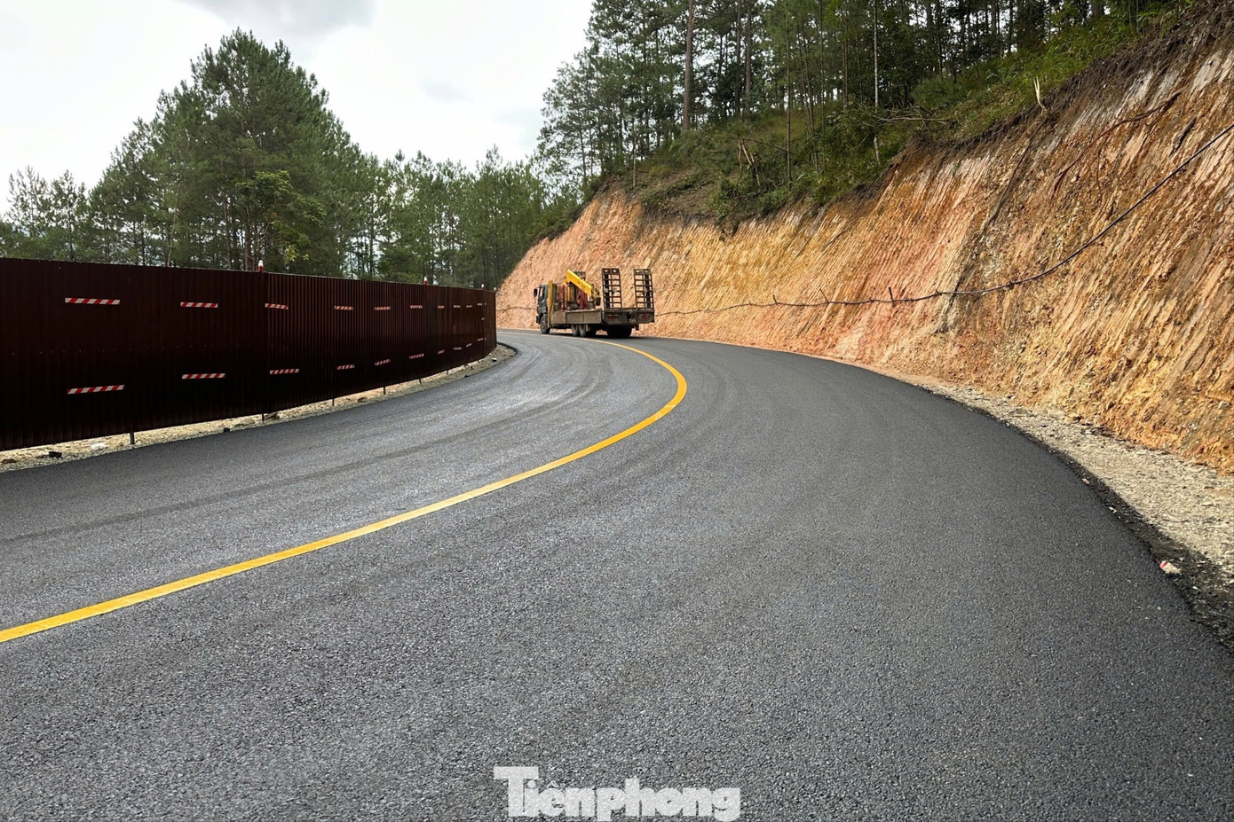 Đèo Mimosa sau khi thông xe qua đường tạm - Ảnh 5