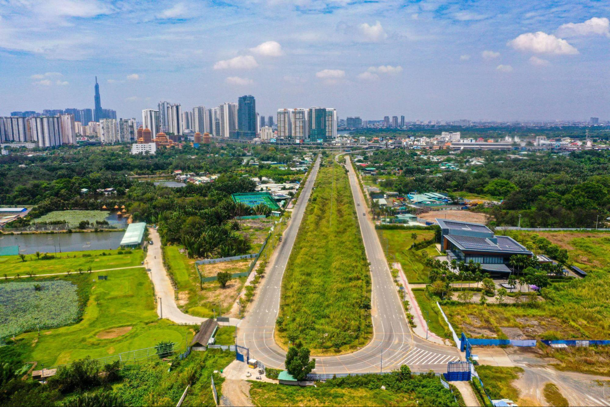 Cuộc đua siêu sân vận động: Vingroup xây sân có mái che lớn nhất thế giới, Sun Group làm sân 50.000 chỗ ngay cạnh trung tâm - Ảnh 10