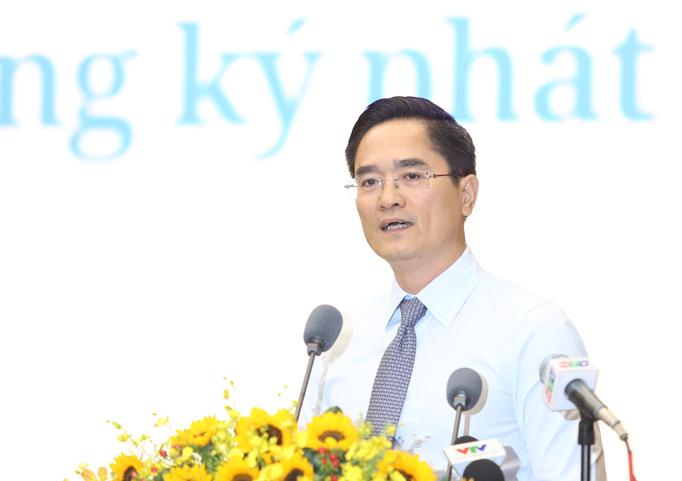 Đại biểu HĐND TPHCM: Người dân dễ tiếp cận nhà ở xã hội từ... 'cò' đất - Ảnh 2