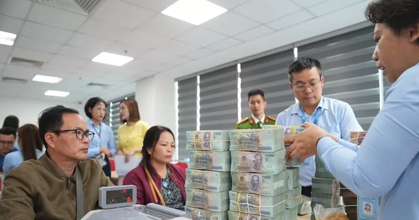 Người dân 'đất kim cương' cạnh hồ Hoàn Kiếm nhận tiền đền bù dự án quảng trường