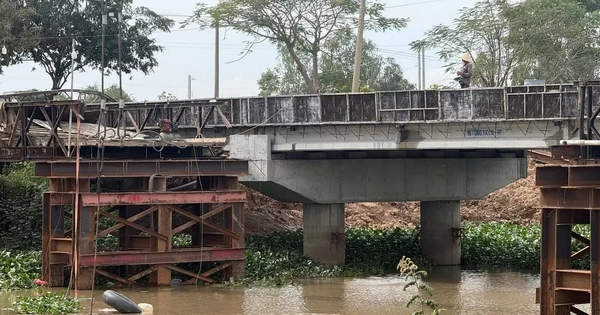 Xe quá tải làm sập cầu ở Tây Ninh