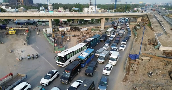 Nút giao An Phú, cửa ngõ phía Đông TPHCM... đông nghẹt trước kỳ nghỉ Tết Dương lịch