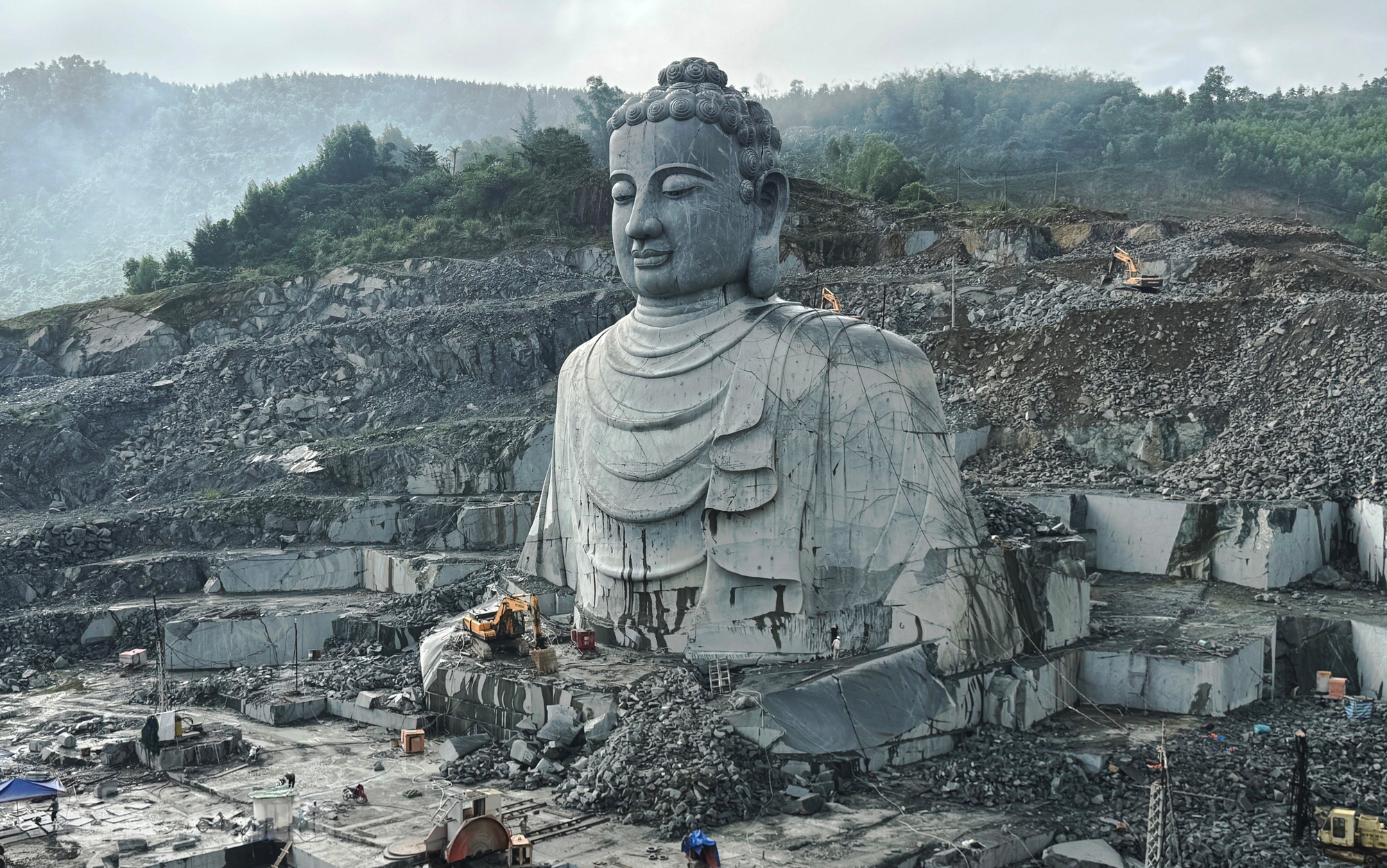 Cận cảnh thi công tượng Phật khổng lồ ở Đà Nẵng, gần 10 năm chưa hoàn thành - Ảnh 3